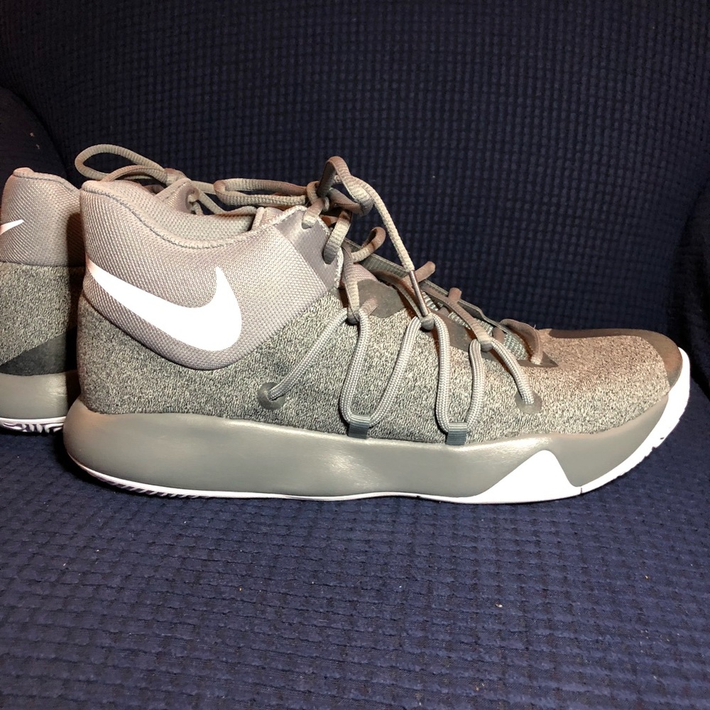 Men’s Nike Zoom size 11
